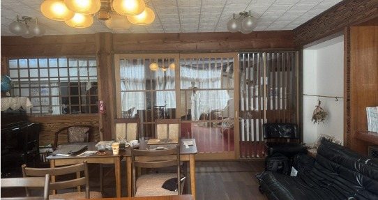 Communal dining and lounge room at Yakuoji-no-Yu Onioso